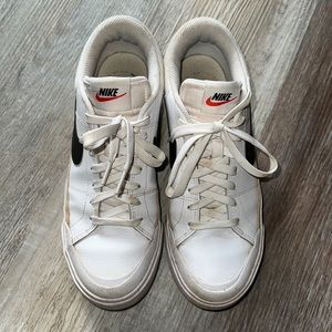 Nike court legacy lift sneaks